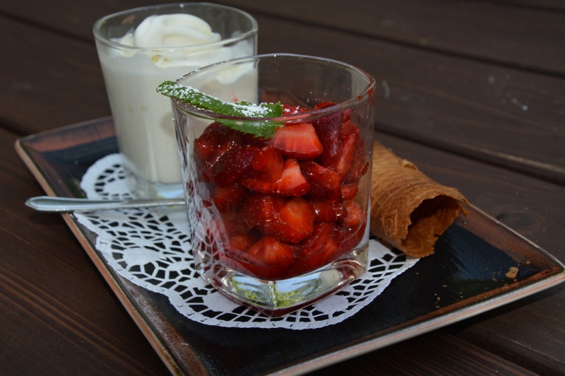 Milchreisknödel mit Erdbeeren